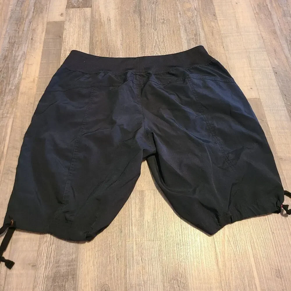 𝅺Unknown brand large women's black shorts